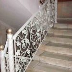 Кованые перила белые, светлые