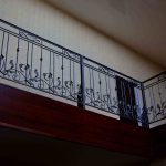 Кованые перила в доме
